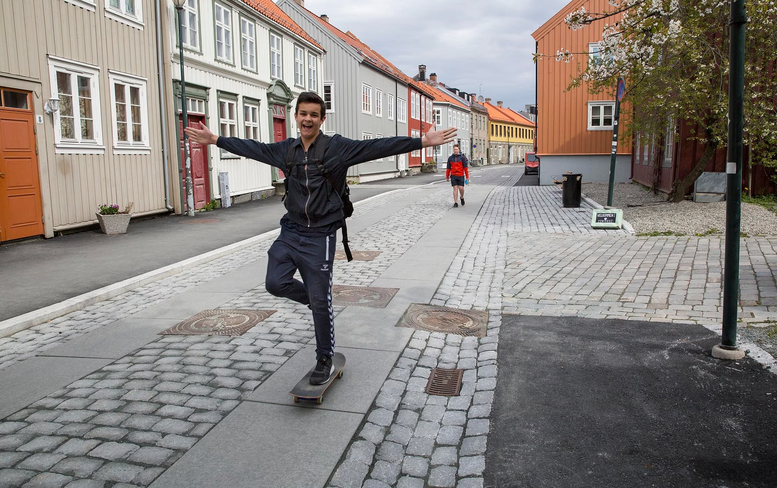 Cycling slabs on cobblestones